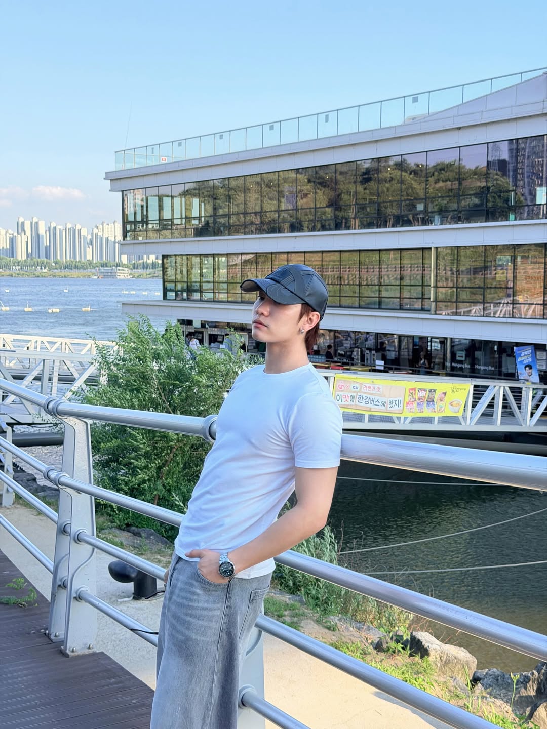 บอส - ชัยกมล เสริมส่งวิทยะ