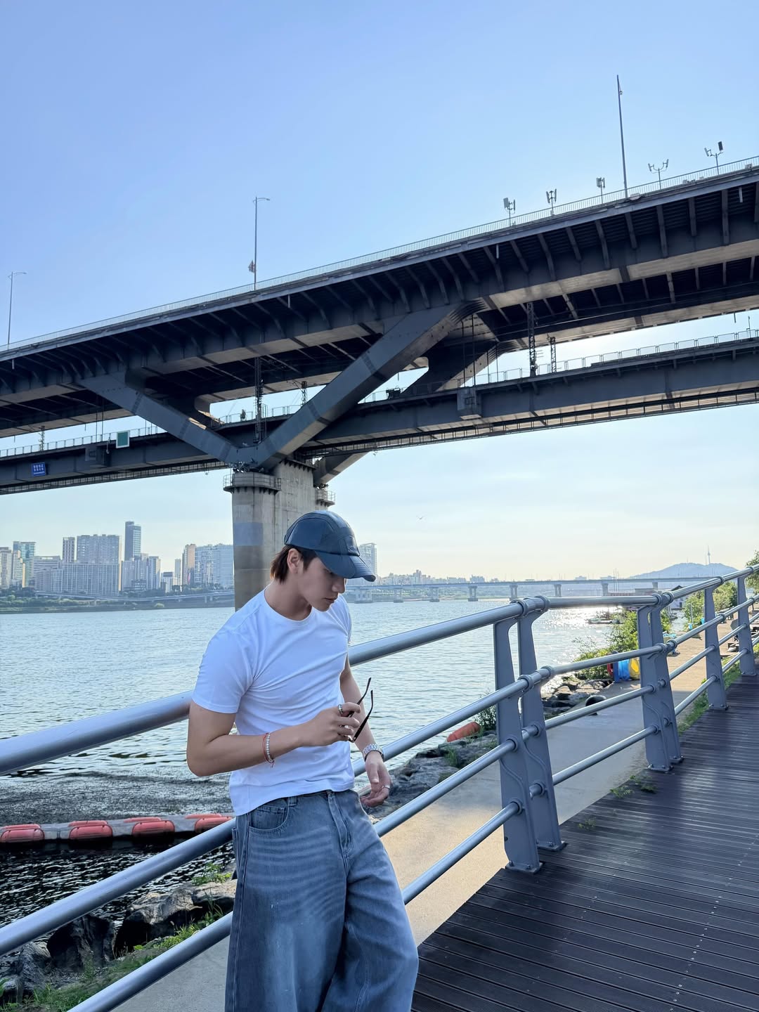 บอส - ชัยกมล เสริมส่งวิทยะ