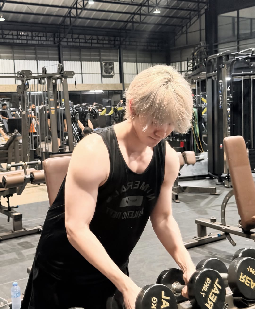 บอส - ชัยกมล เสริมส่งวิทยะ