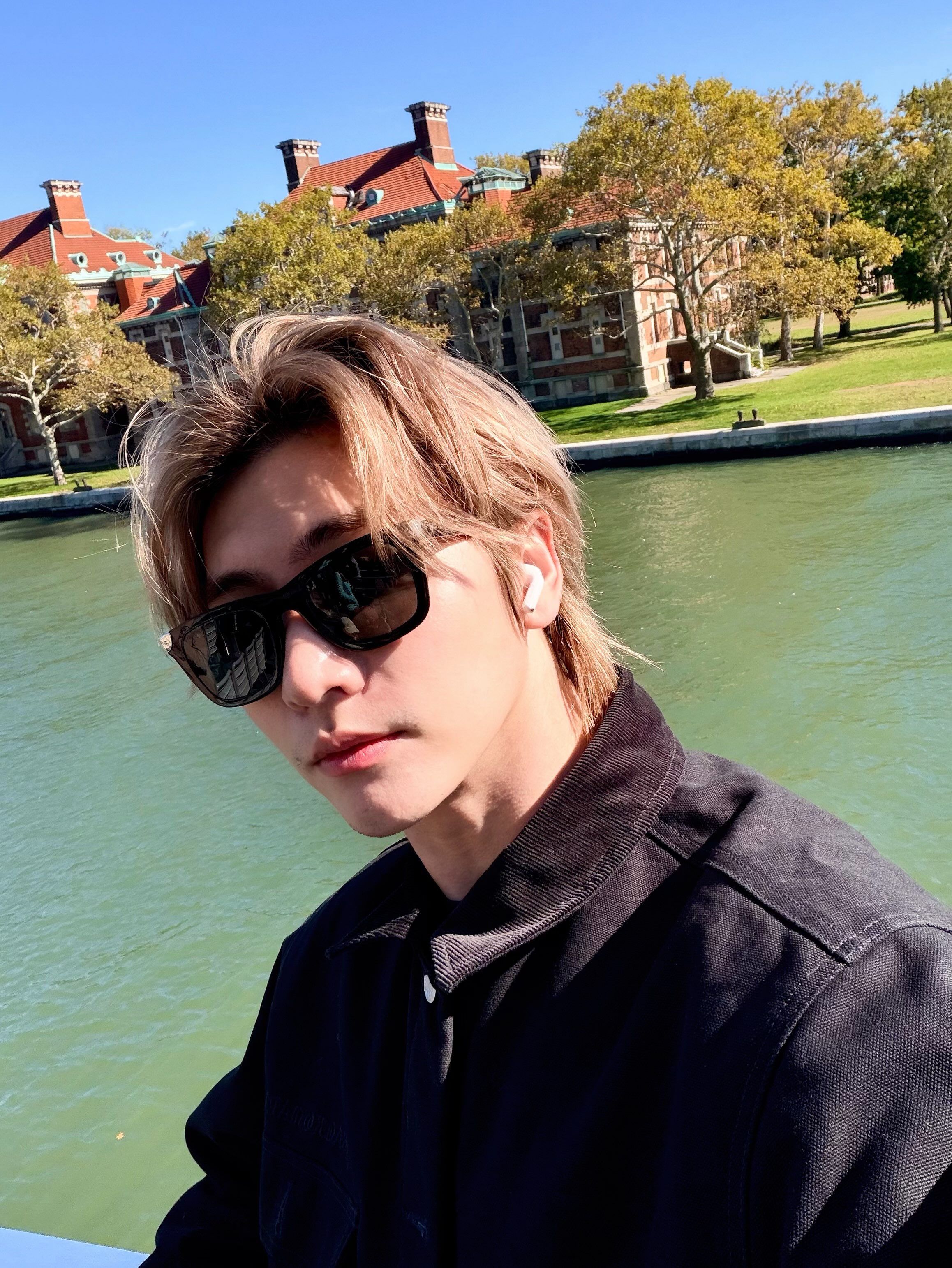 บอส - ชัยกมล เสริมส่งวิทยะ