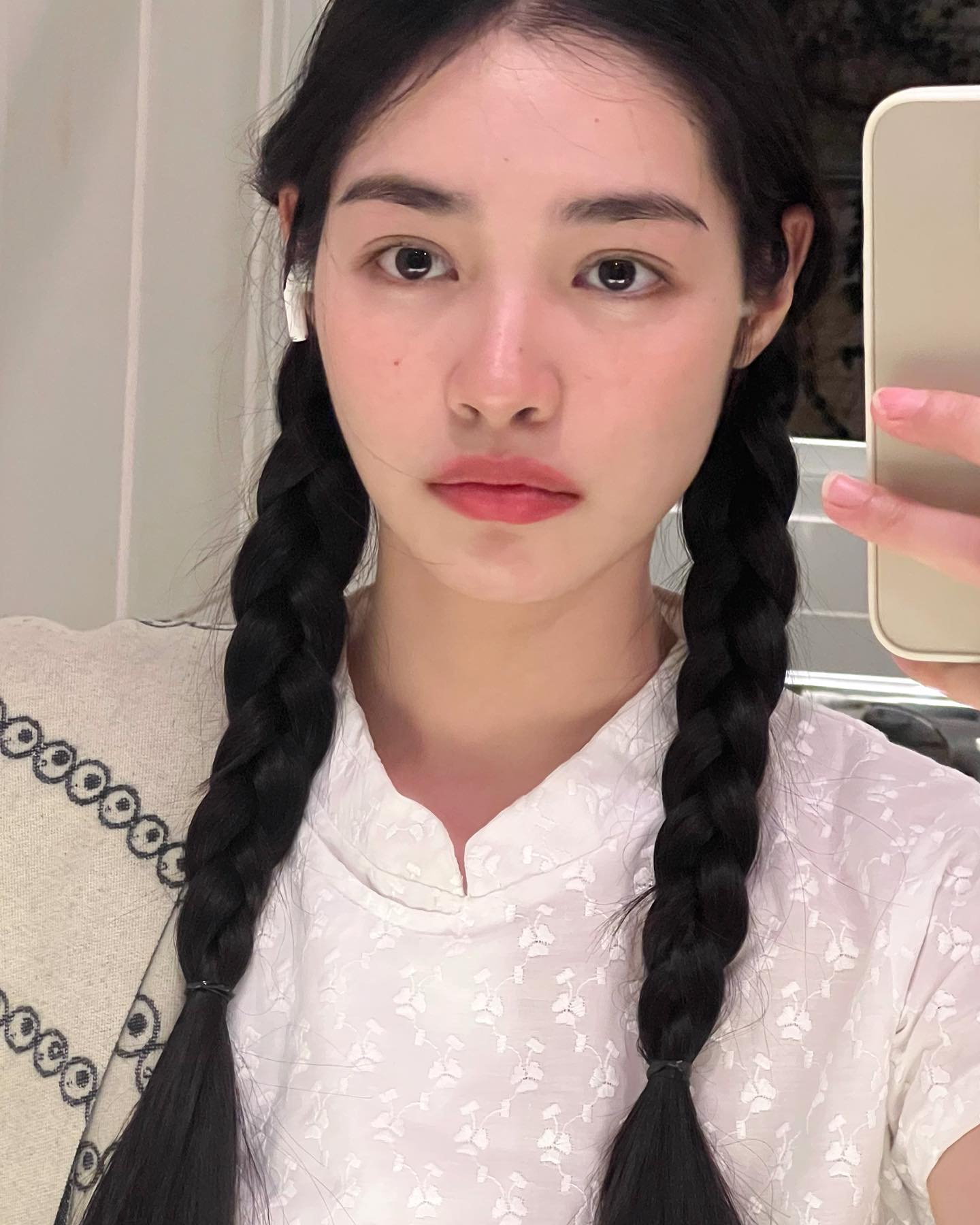 มิ้นท์ - รัญชน์รวี เอื้อกูลวราวัตร