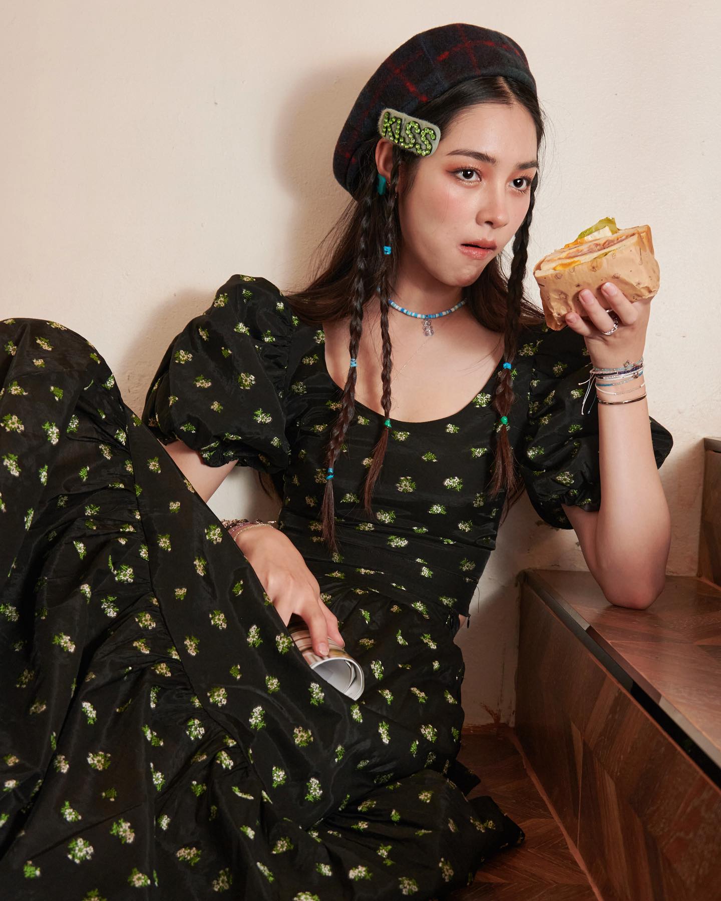 มิ้นท์ - รัญชน์รวี เอื้อกูลวราวัตร