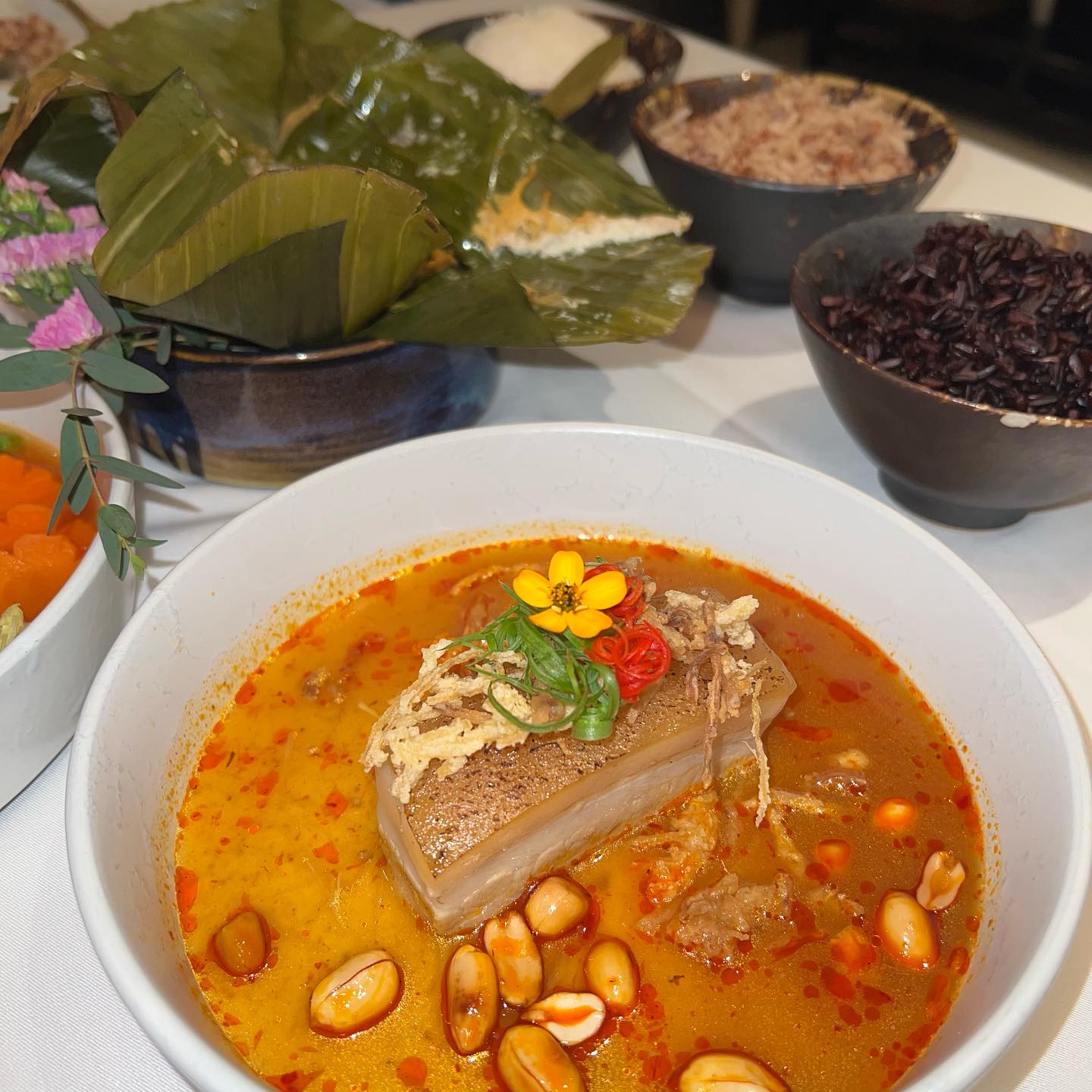 มิ้นท์ - รัญชน์รวี เอื้อกูลวราวัตร