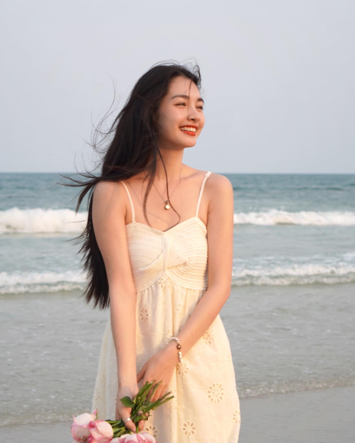 มิ้นท์ - รัญชน์รวี เอื้อกูลวราวัตร