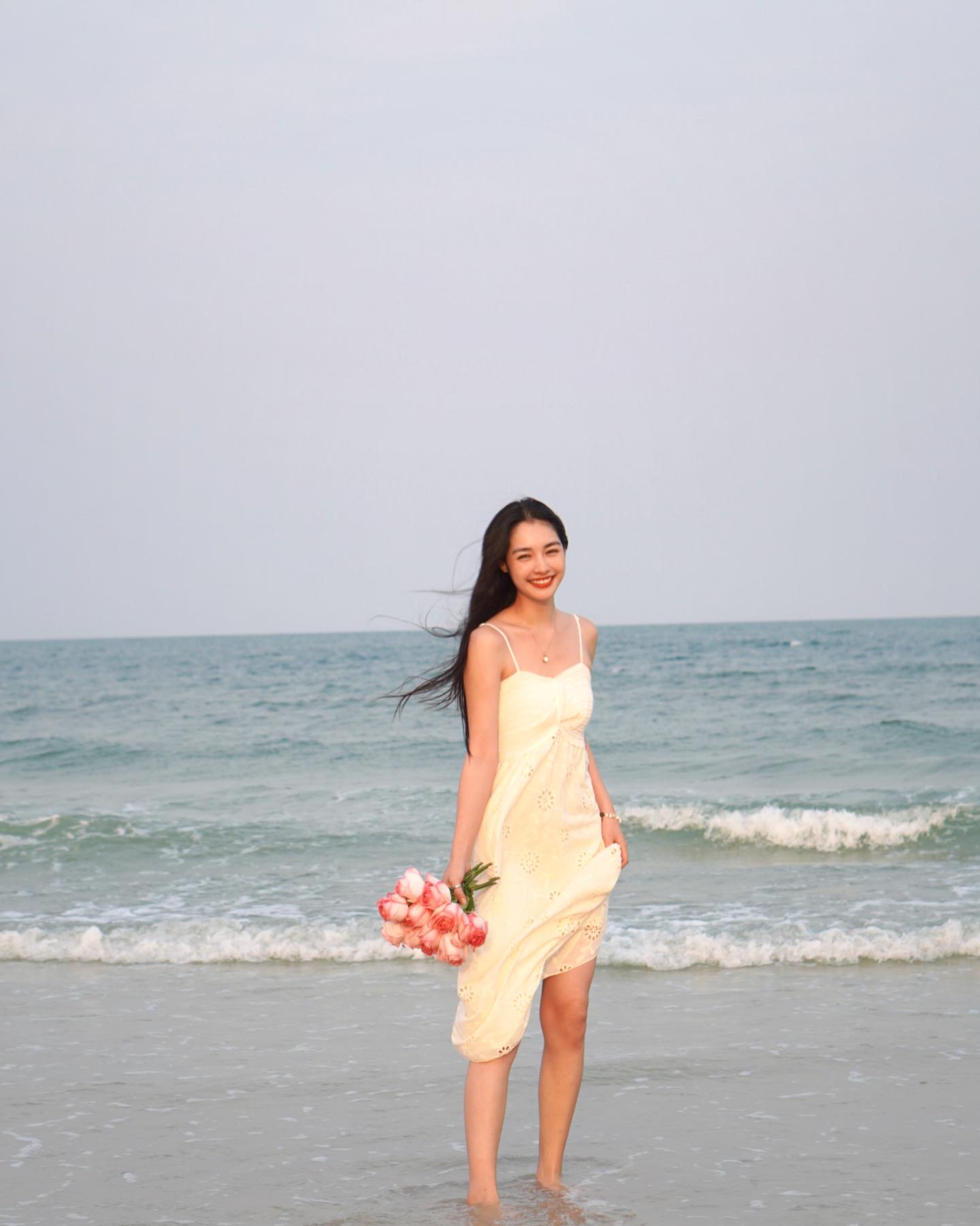 มิ้นท์ - รัญชน์รวี เอื้อกูลวราวัตร