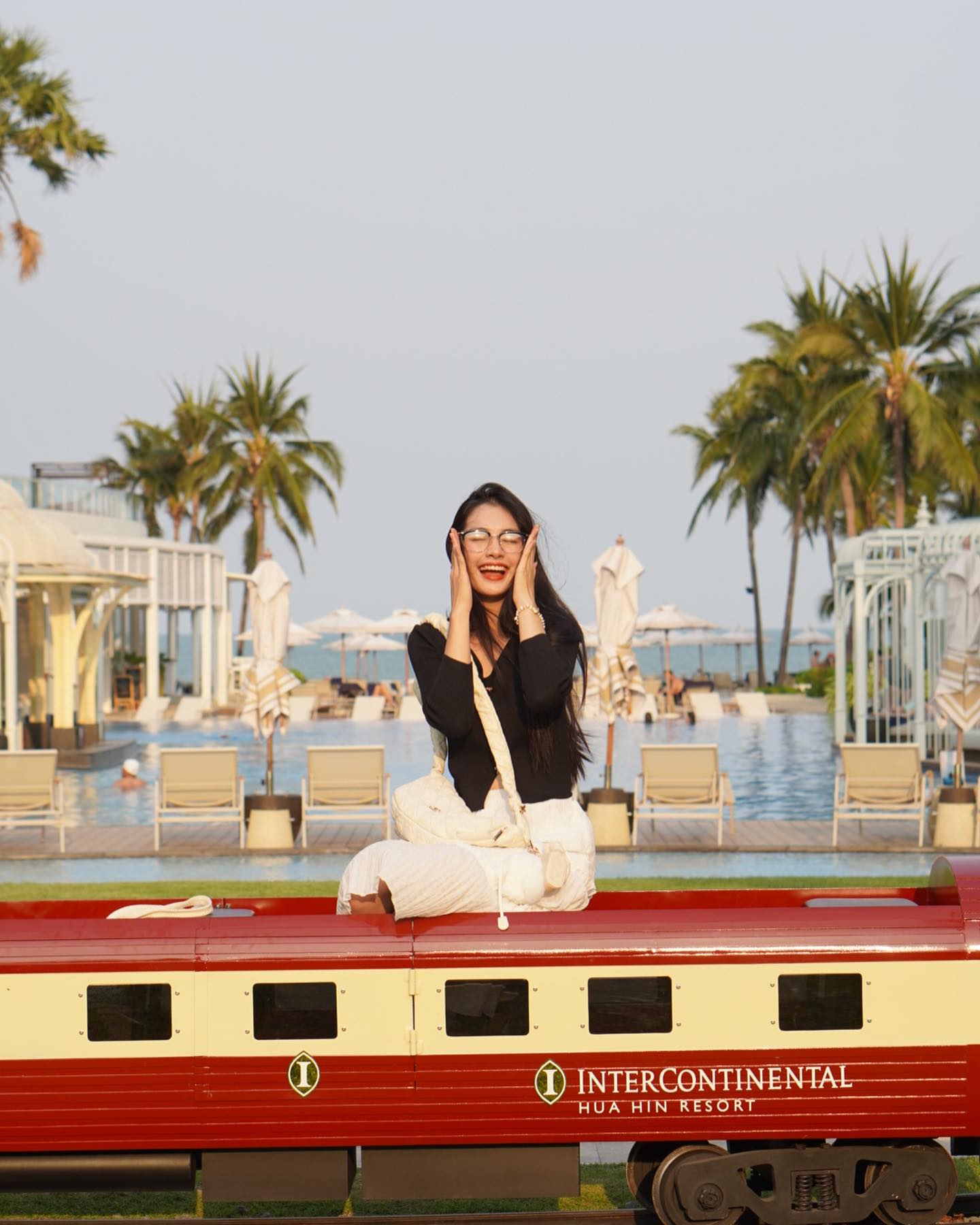 มิ้นท์ - รัญชน์รวี เอื้อกูลวราวัตร