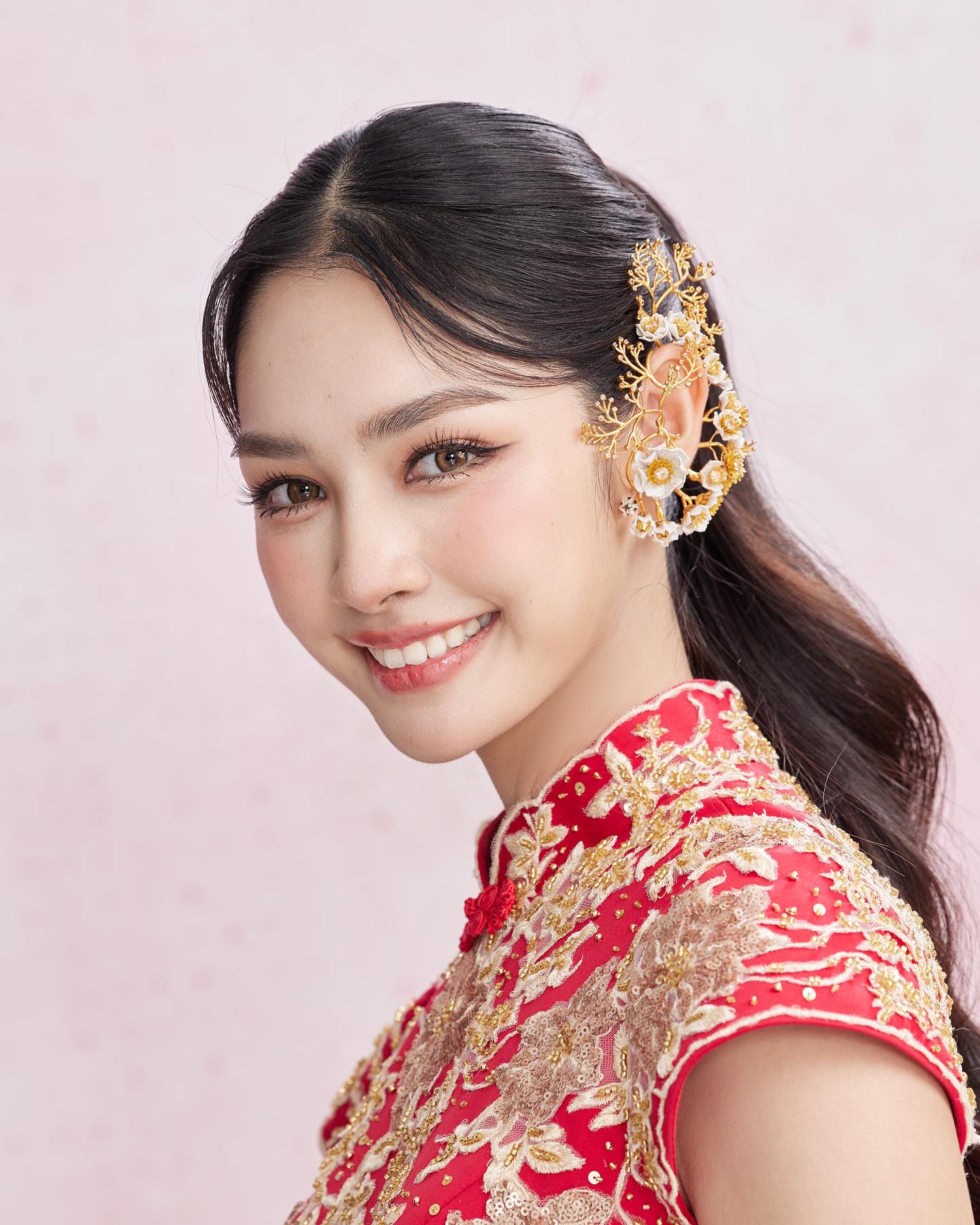 มิ้นท์ - รัญชน์รวี เอื้อกูลวราวัตร