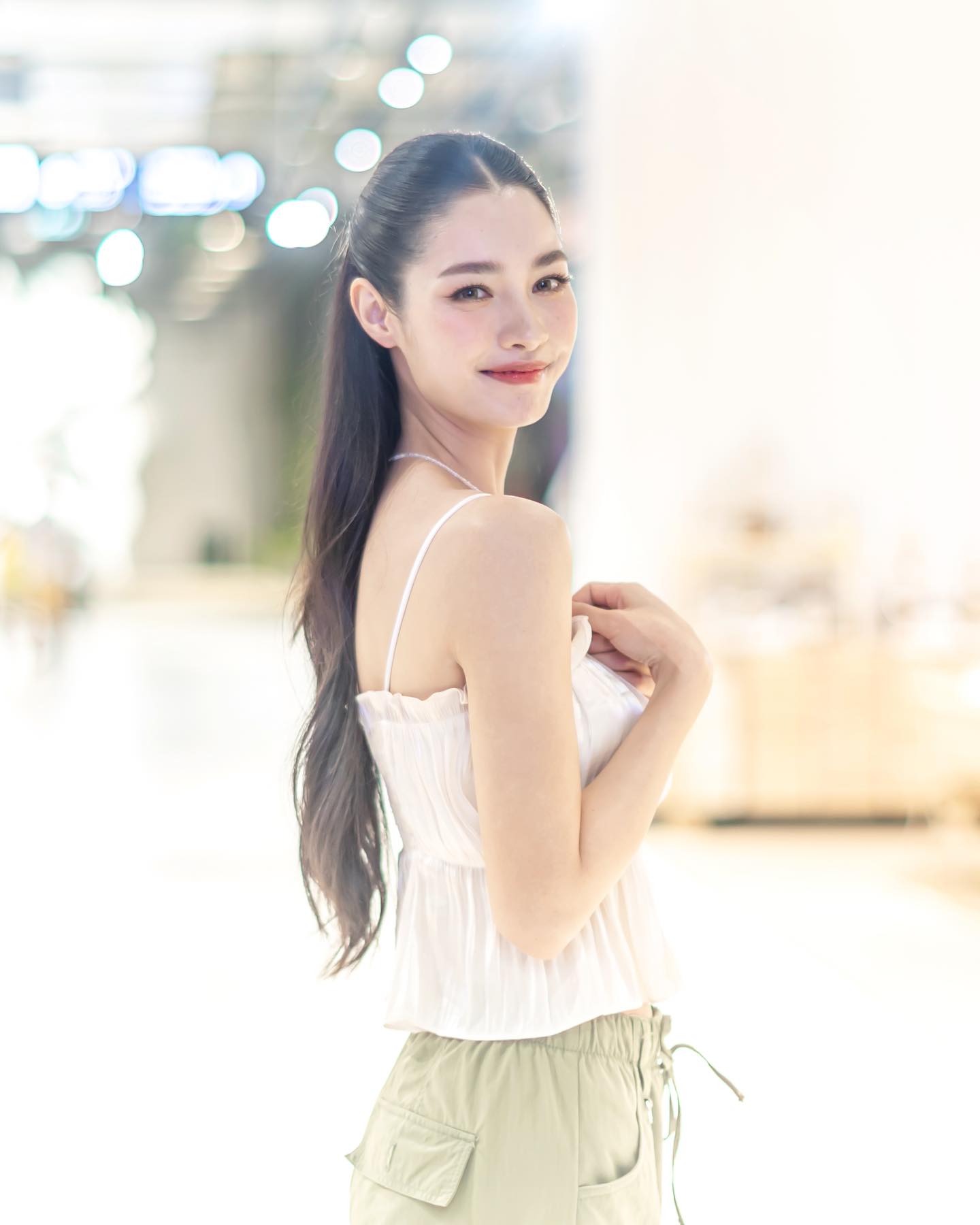 มิ้นท์ - รัญชน์รวี เอื้อกูลวราวัตร