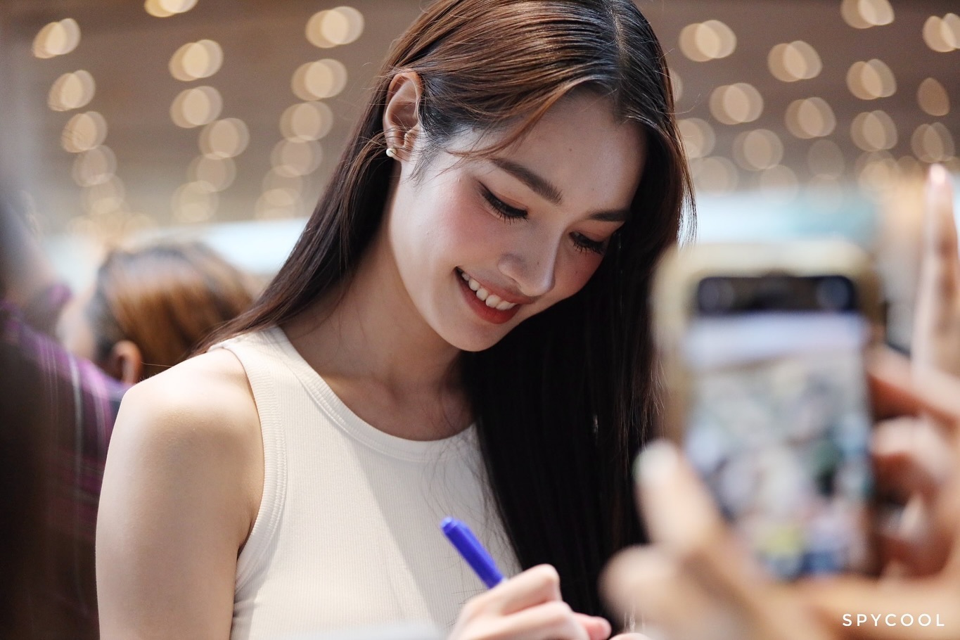 มิ้นท์ - รัญชน์รวี เอื้อกูลวราวัตร