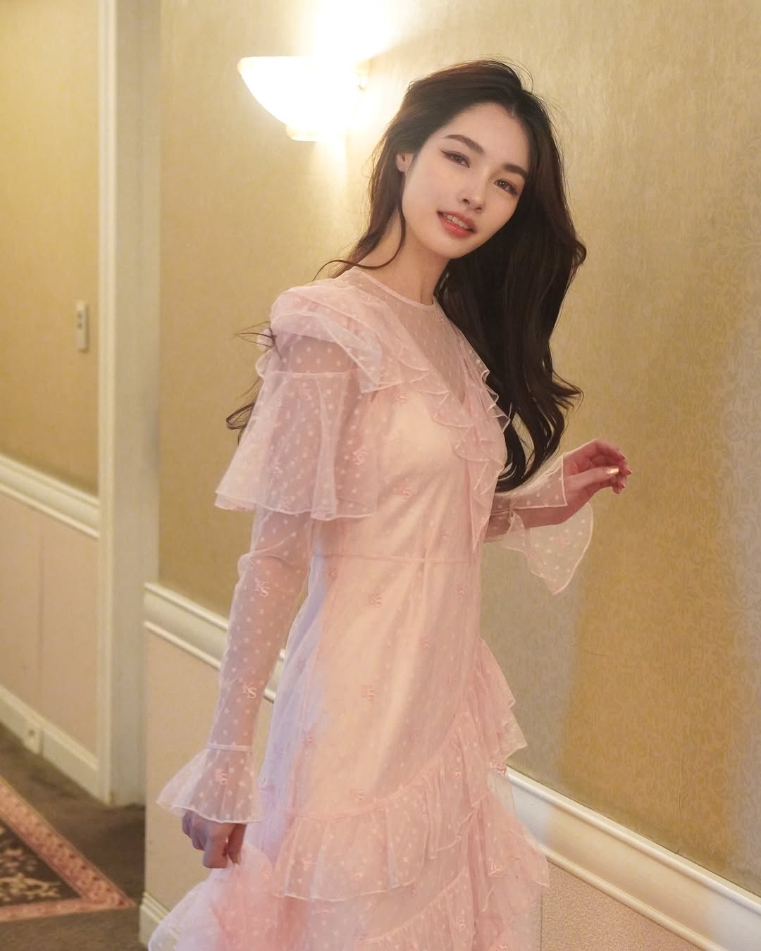 มิ้นท์ - รัญชน์รวี เอื้อกูลวราวัตร