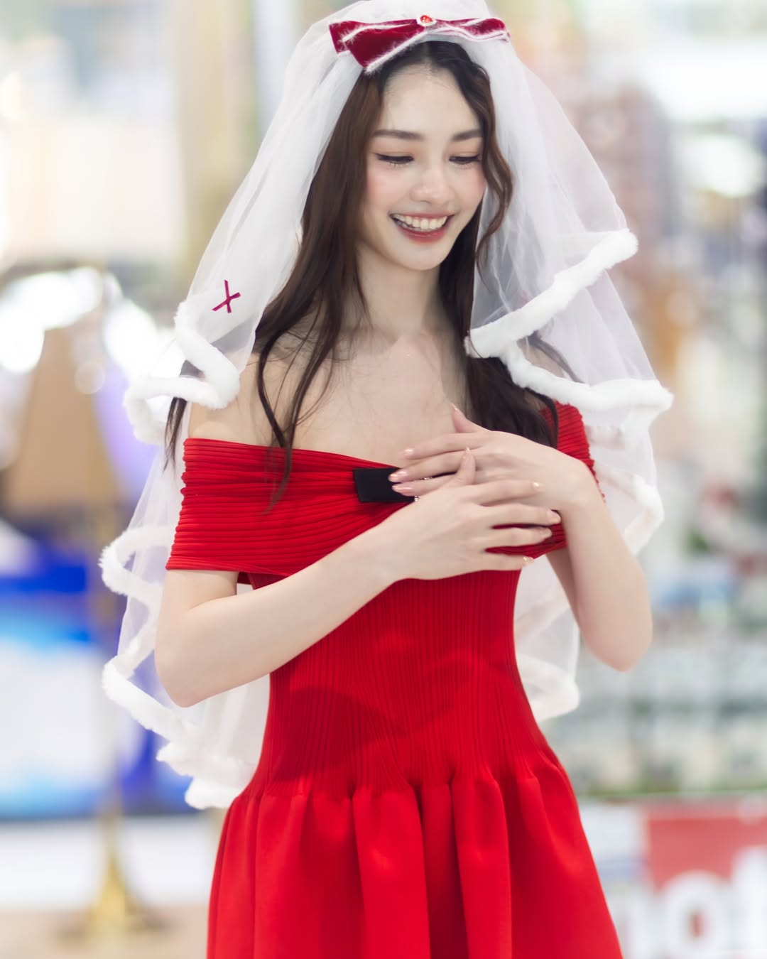 มิ้นท์ - รัญชน์รวี เอื้อกูลวราวัตร