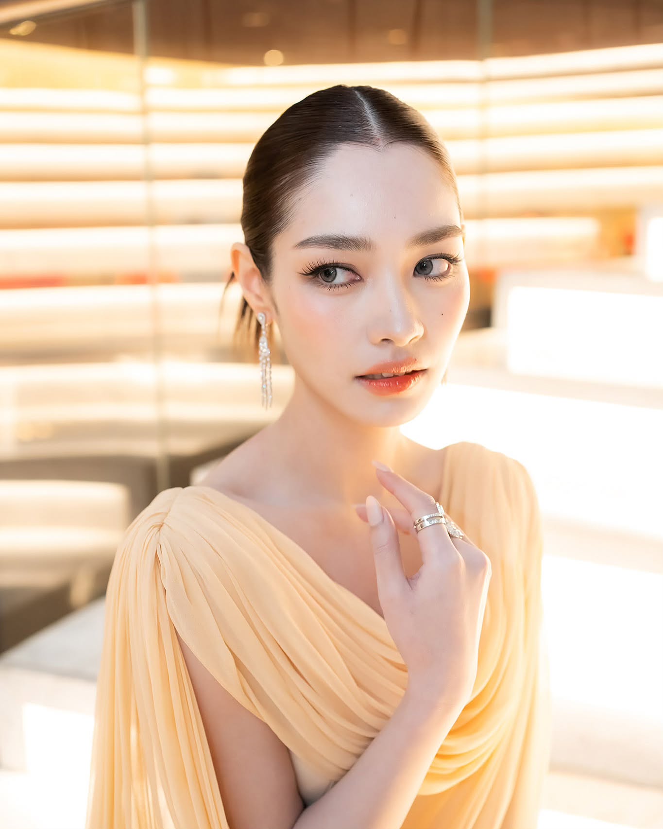 มิ้นท์ - รัญชน์รวี เอื้อกูลวราวัตร