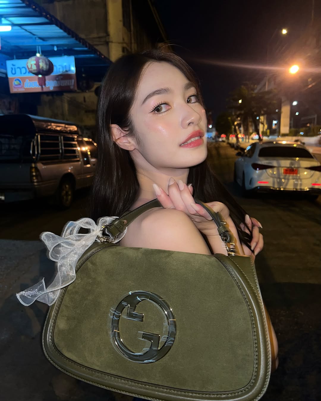 มิ้นท์ - รัญชน์รวี เอื้อกูลวราวัตร