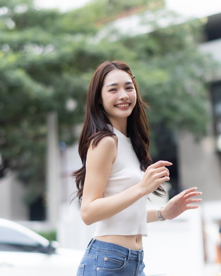 มิ้นท์ - รัญชน์รวี เอื้อกูลวราวัตร