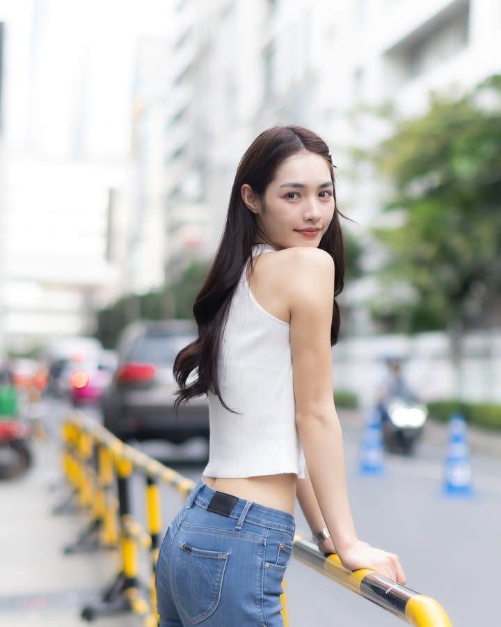 มิ้นท์ - รัญชน์รวี เอื้อกูลวราวัตร