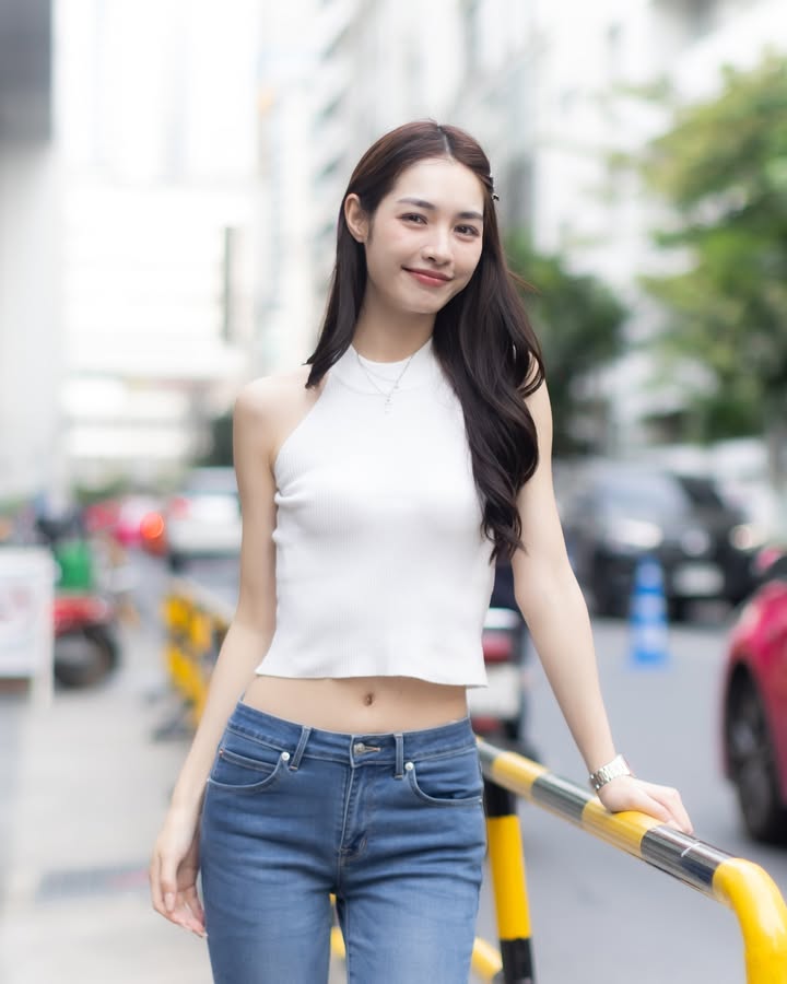 มิ้นท์ - รัญชน์รวี เอื้อกูลวราวัตร