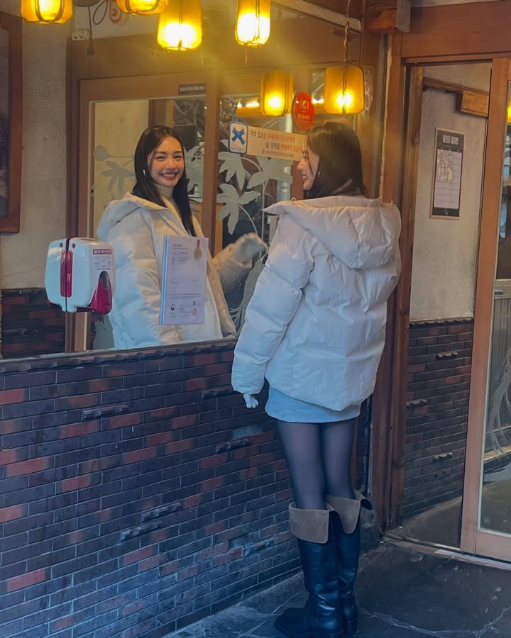 มิ้นท์ - รัญชน์รวี เอื้อกูลวราวัตร