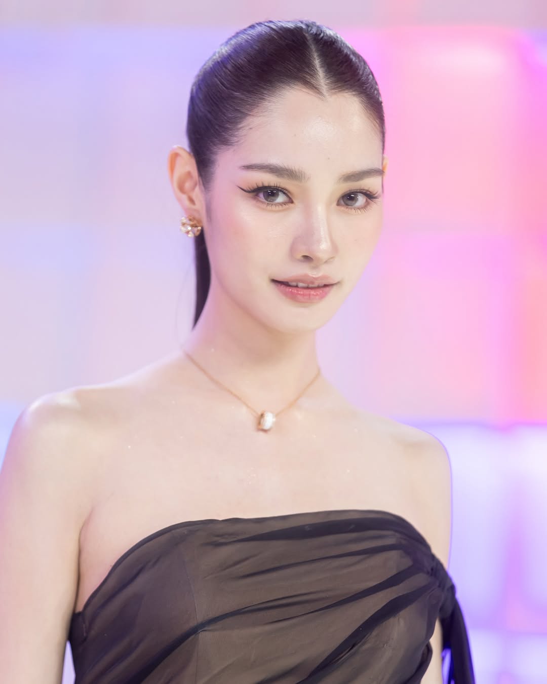 มิ้นท์ - รัญชน์รวี เอื้อกูลวราวัตร