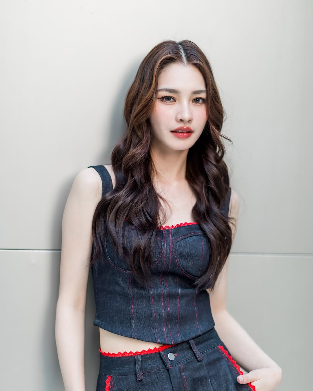 มิ้นท์ - รัญชน์รวี เอื้อกูลวราวัตร