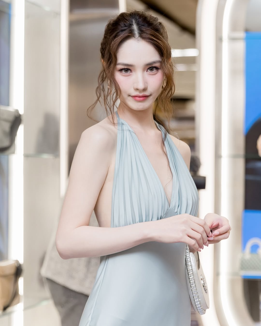 มิ้นท์ - รัญชน์รวี เอื้อกูลวราวัตร