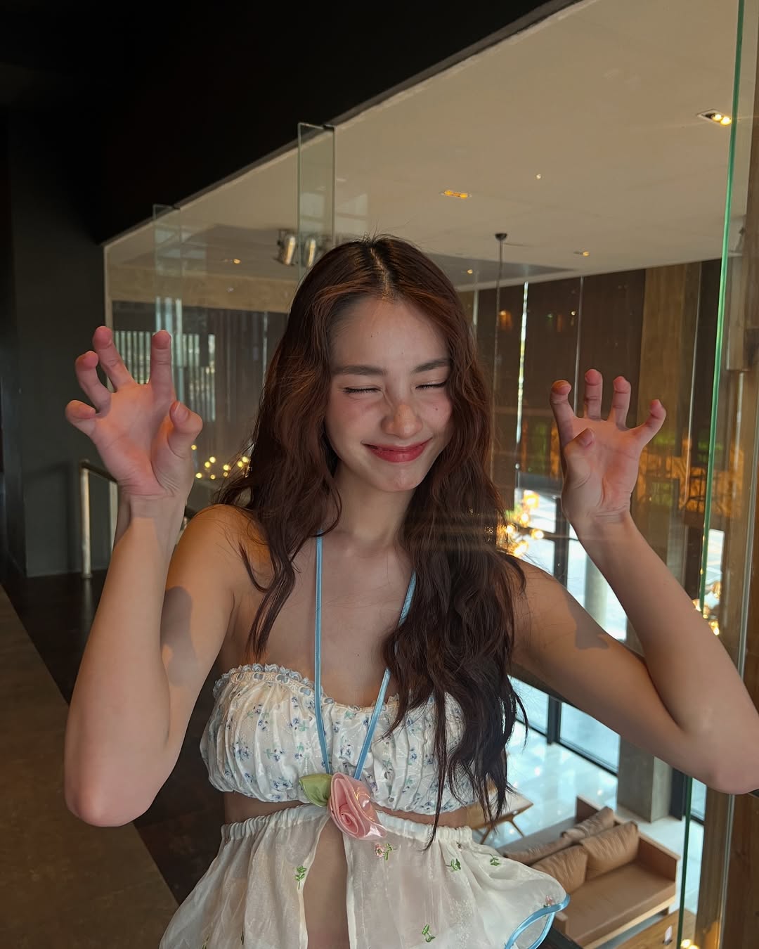 มิ้นท์ - รัญชน์รวี เอื้อกูลวราวัตร