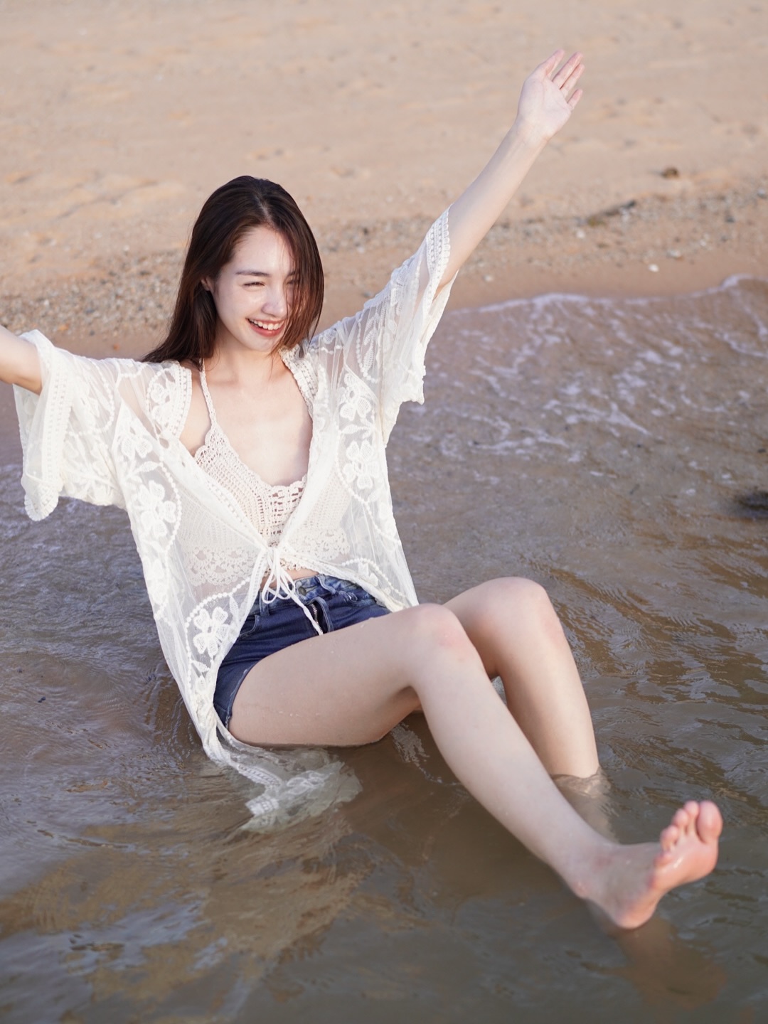 มิ้นท์ - รัญชน์รวี เอื้อกูลวราวัตร