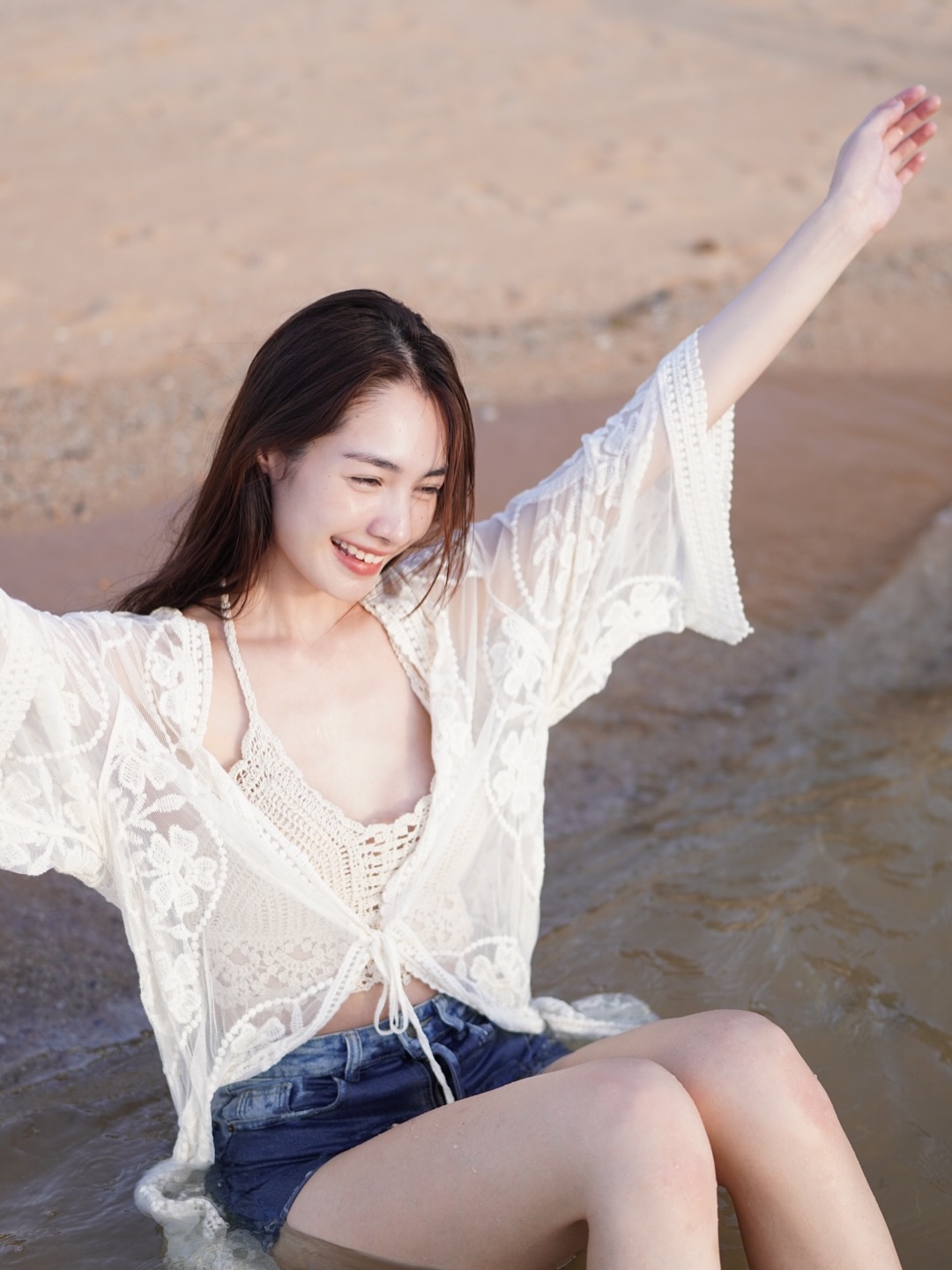 มิ้นท์ - รัญชน์รวี เอื้อกูลวราวัตร