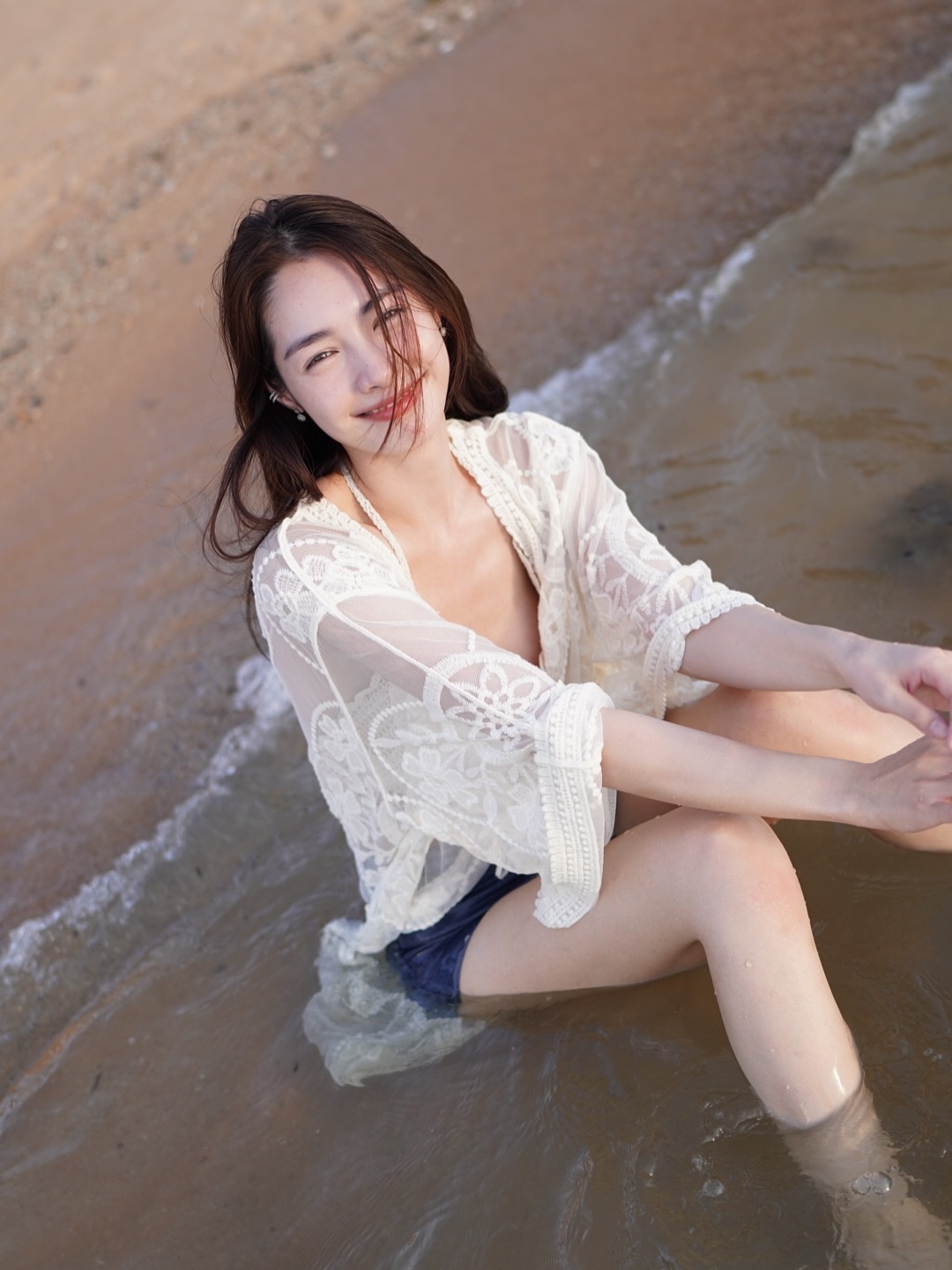 มิ้นท์ - รัญชน์รวี เอื้อกูลวราวัตร