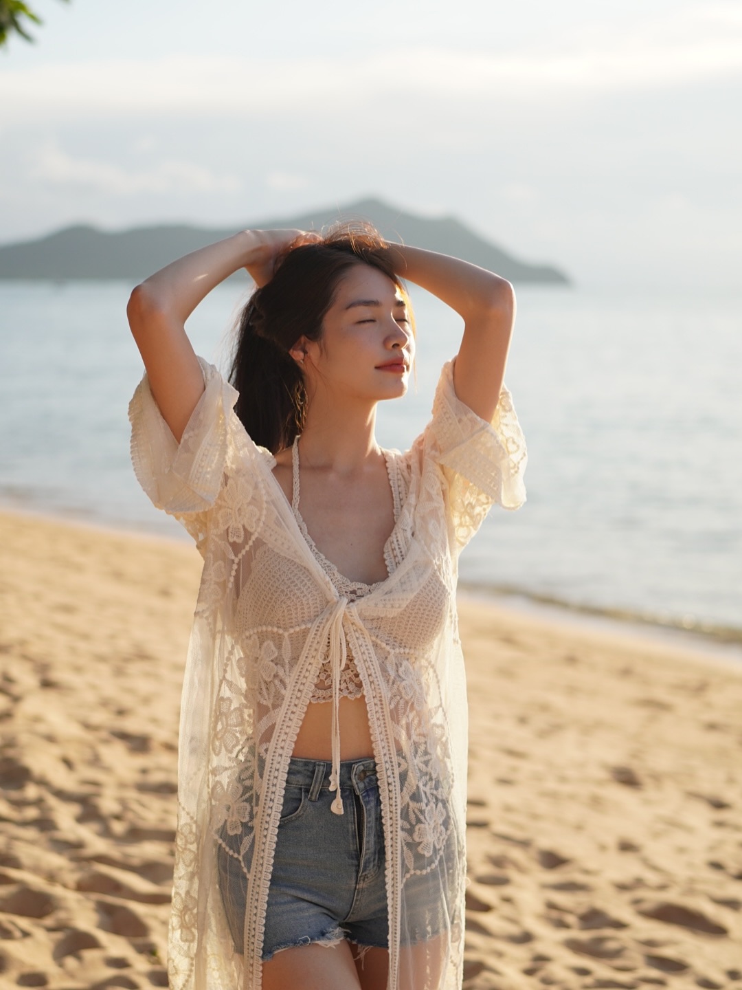 มิ้นท์ - รัญชน์รวี เอื้อกูลวราวัตร