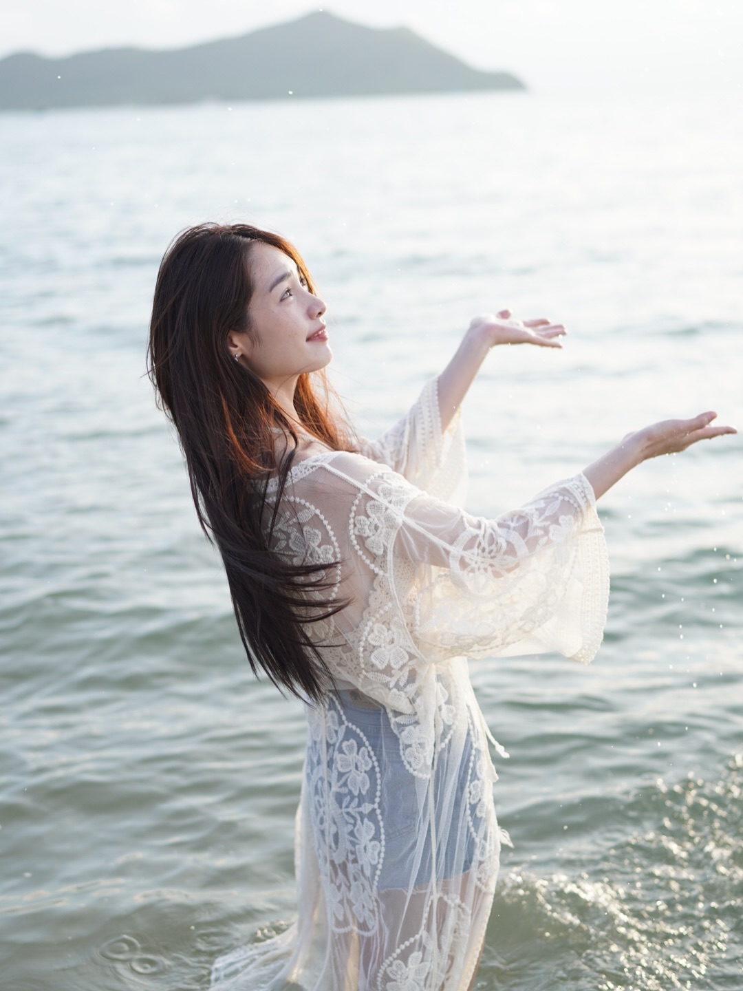 มิ้นท์ - รัญชน์รวี เอื้อกูลวราวัตร