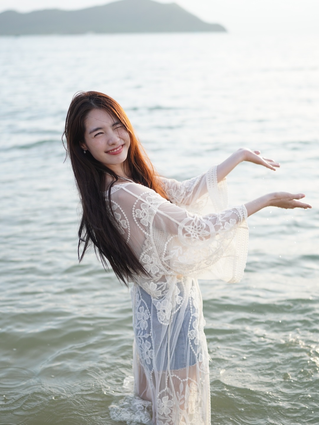 มิ้นท์ - รัญชน์รวี เอื้อกูลวราวัตร