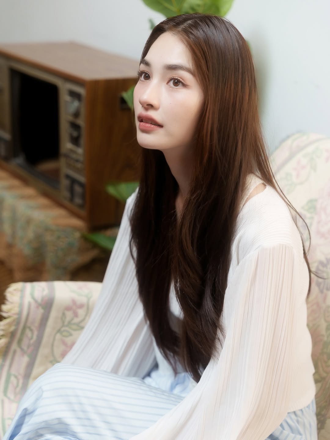 มิ้นท์ - รัญชน์รวี เอื้อกูลวราวัตร