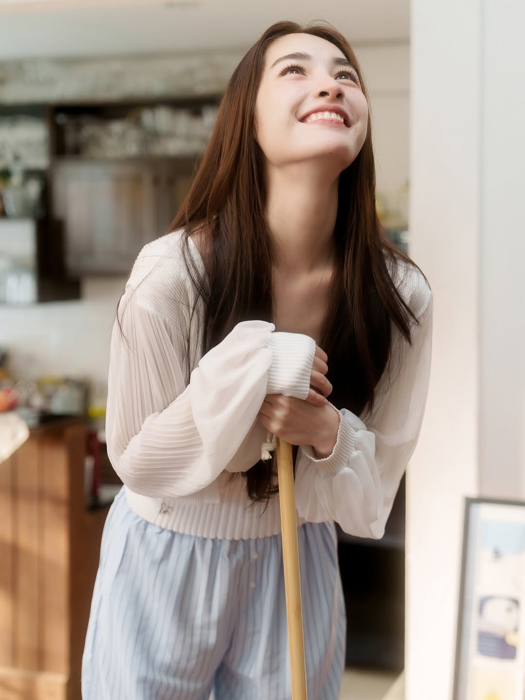 มิ้นท์ - รัญชน์รวี เอื้อกูลวราวัตร