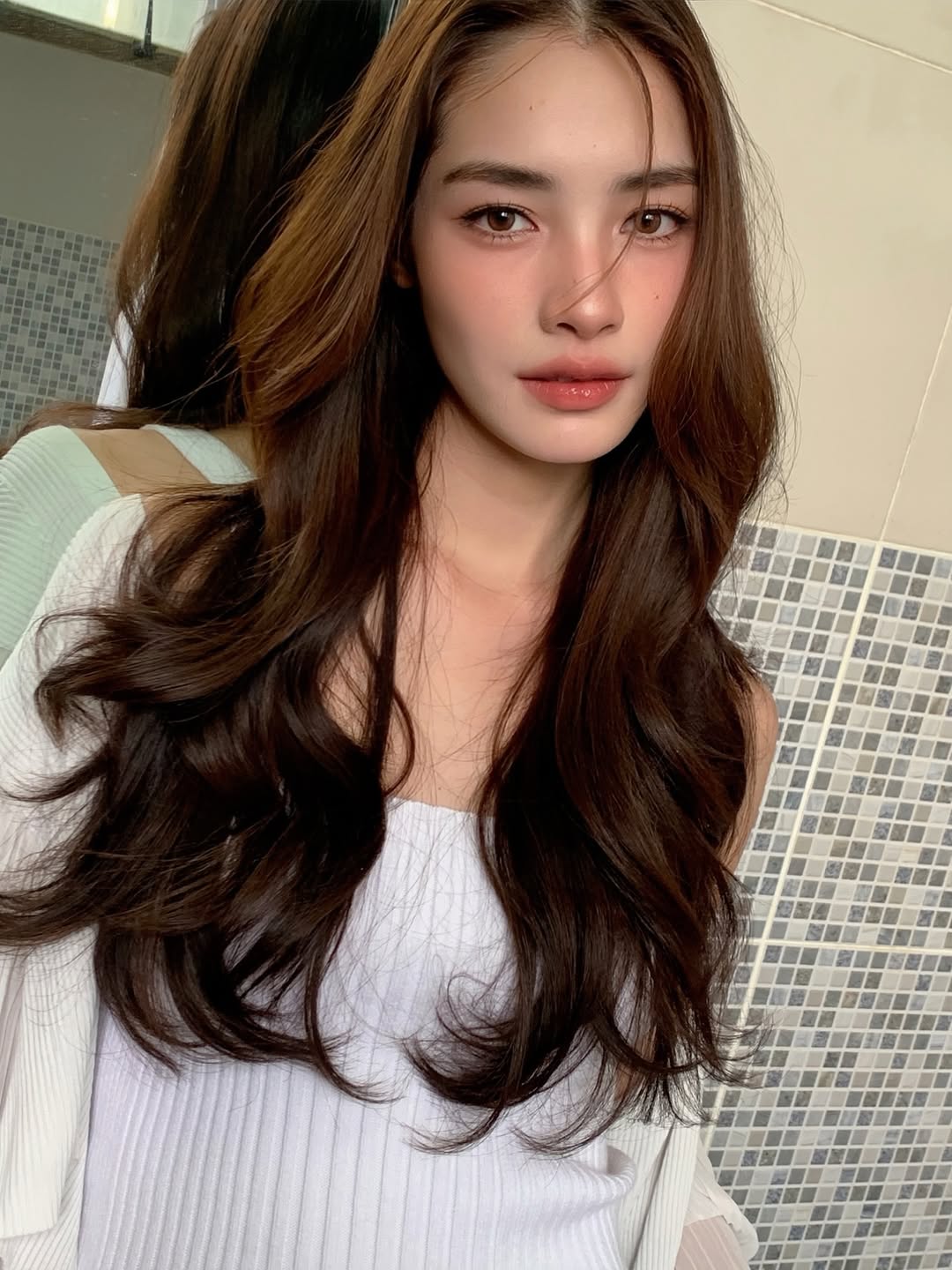 มิ้นท์ - รัญชน์รวี เอื้อกูลวราวัตร