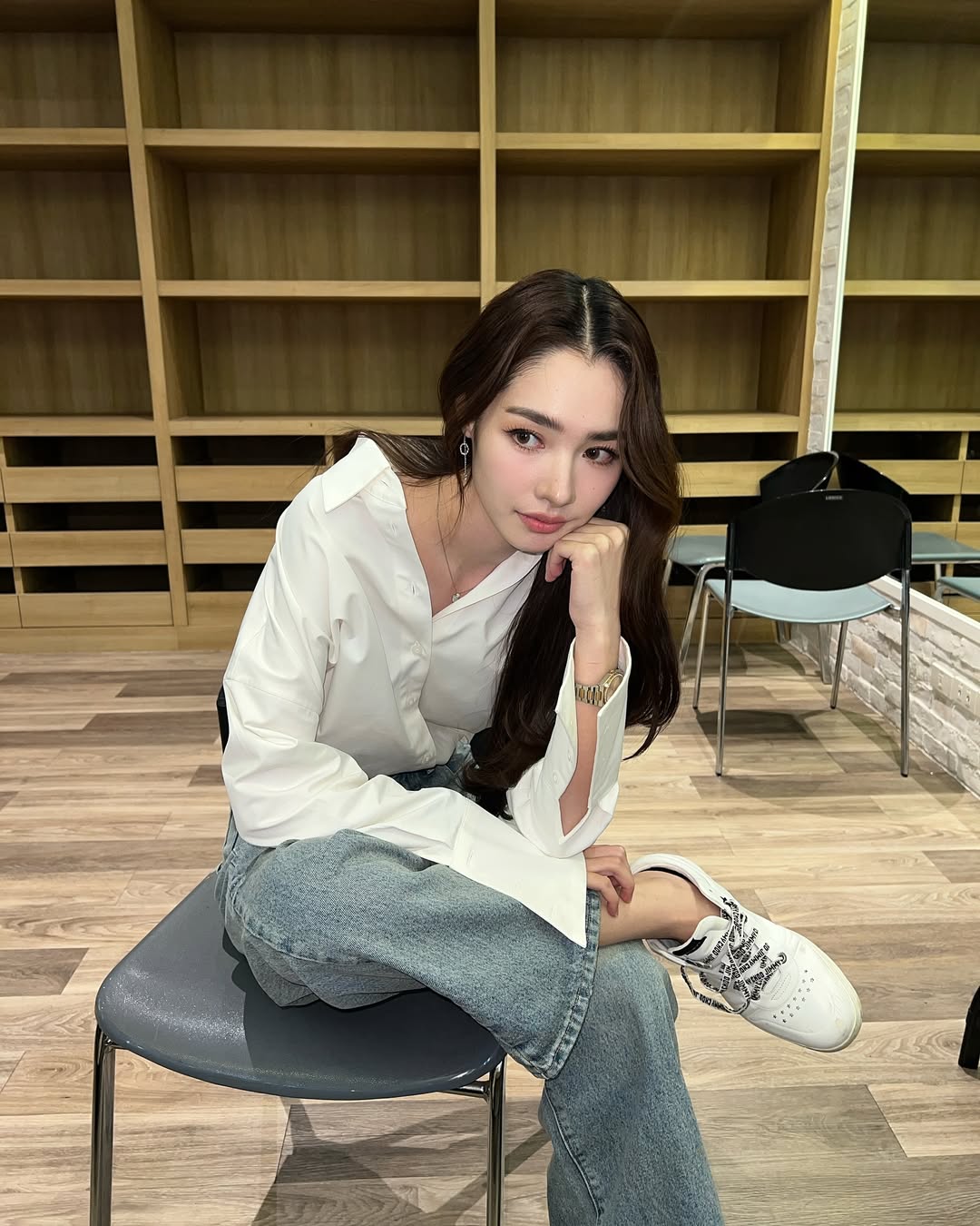 มิ้นท์ - รัญชน์รวี เอื้อกูลวราวัตร