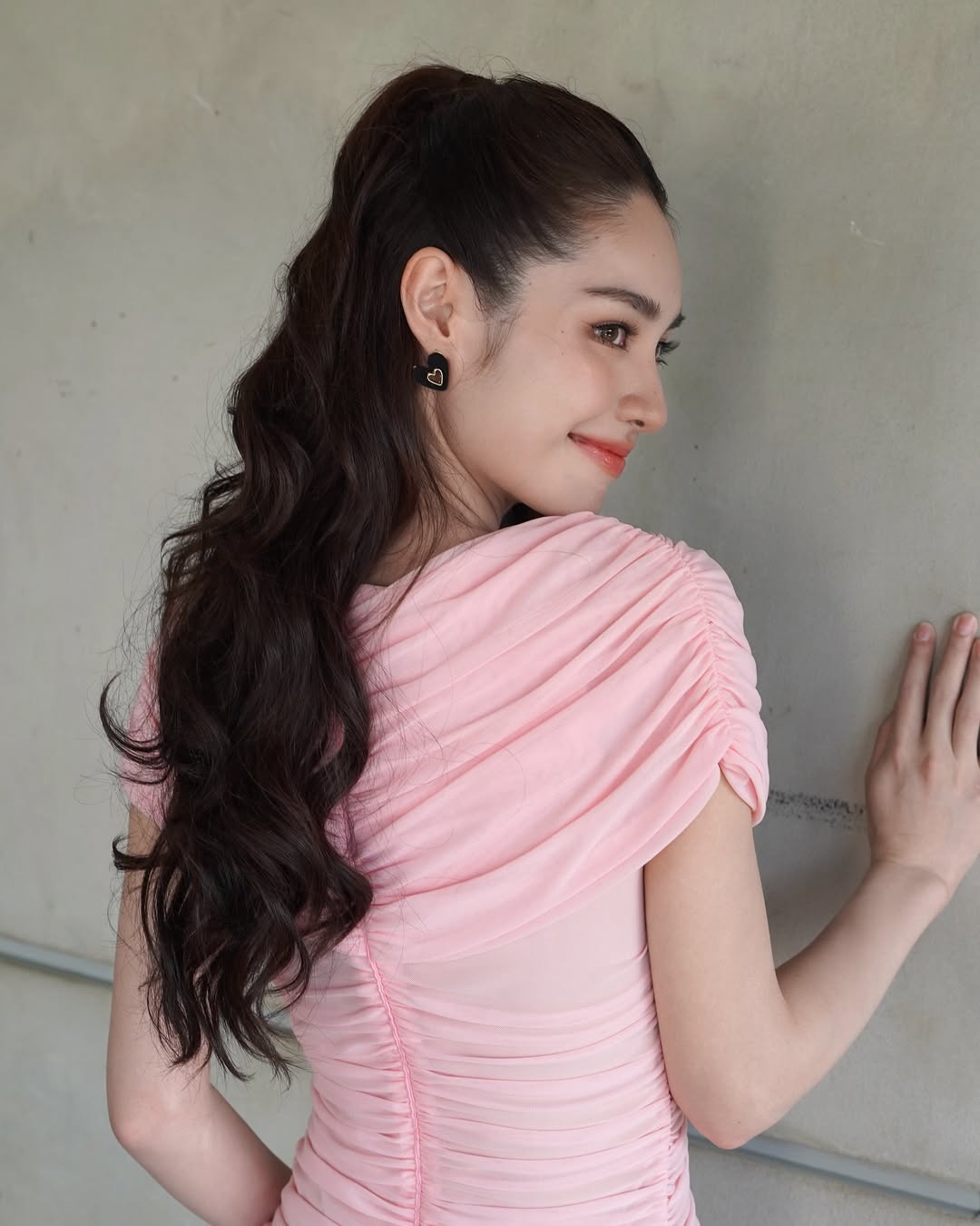 มิ้นท์ - รัญชน์รวี เอื้อกูลวราวัตร
