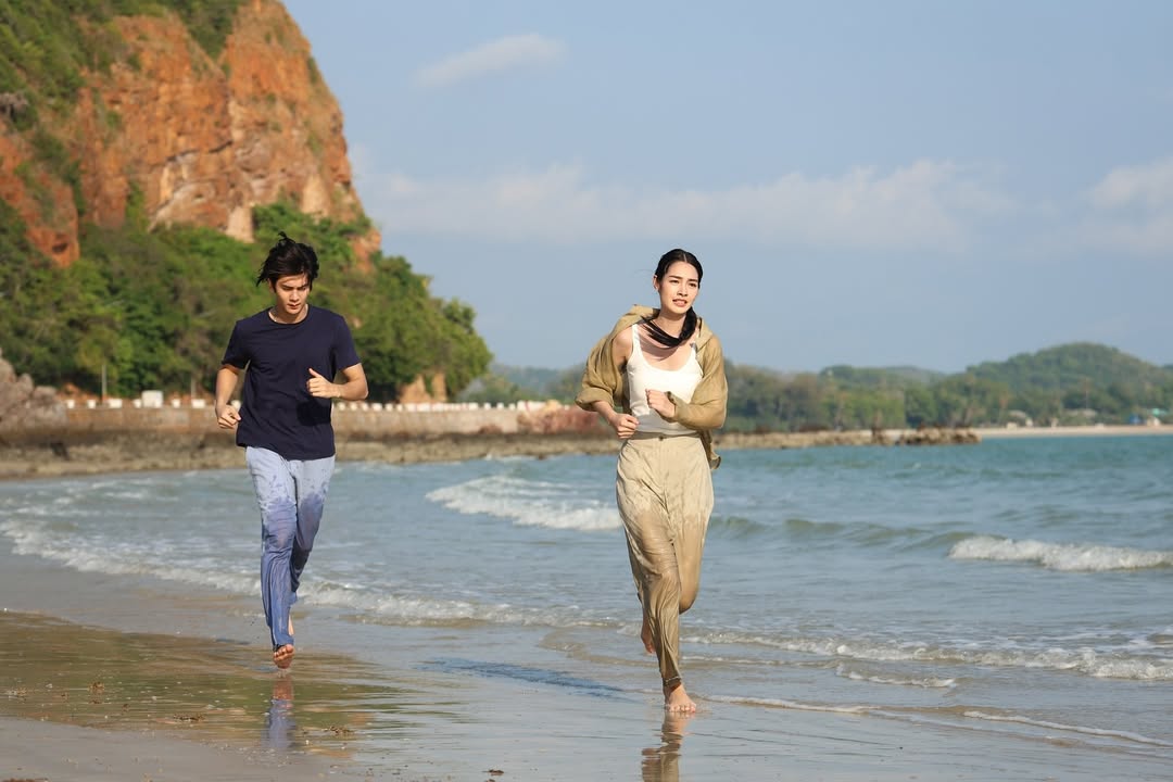 มิ้นท์ - รัญชน์รวี เอื้อกูลวราวัตร