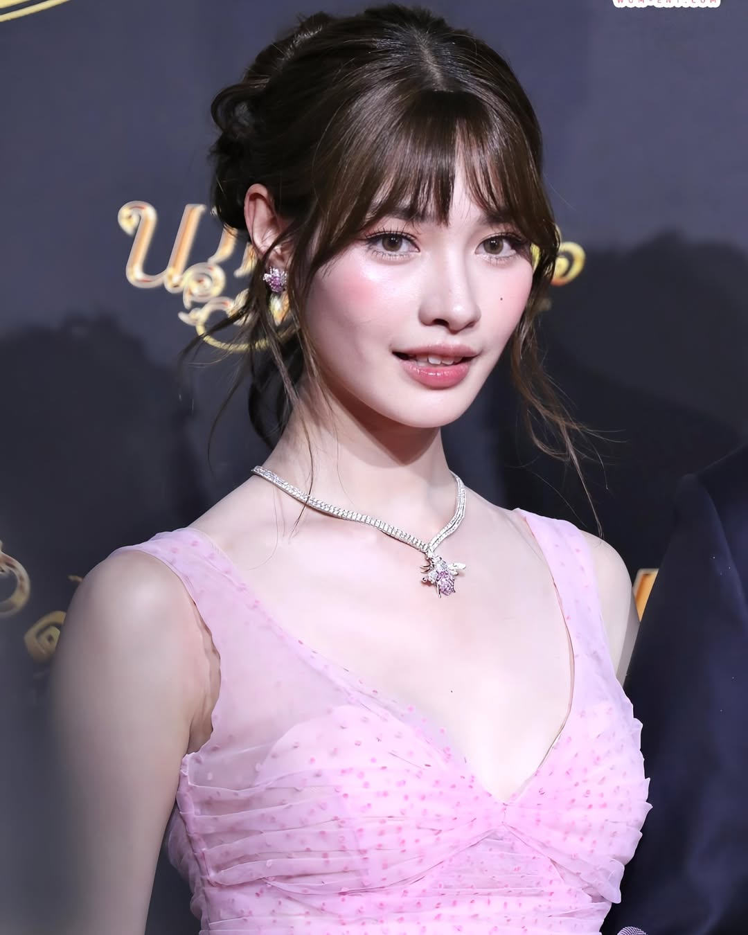 มิ้นท์ - รัญชน์รวี เอื้อกูลวราวัตร