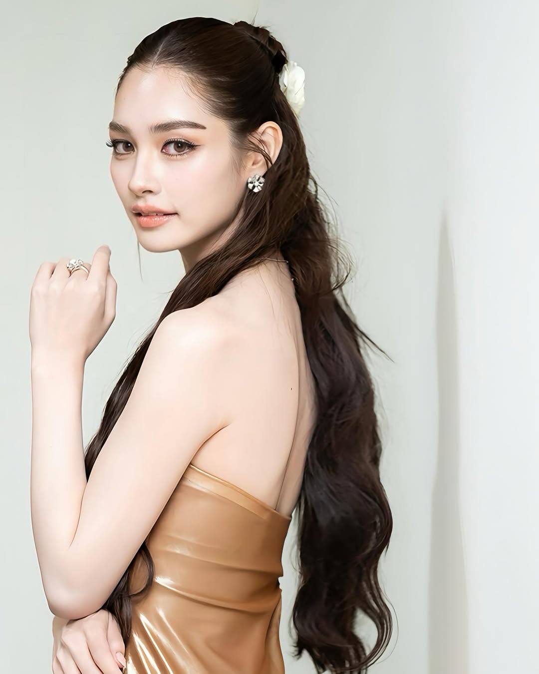 มิ้นท์ - รัญชน์รวี เอื้อกูลวราวัตร