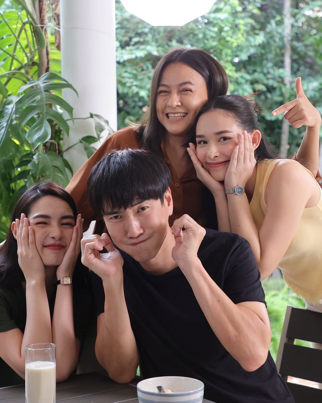 มิ้นท์ - รัญชน์รวี เอื้อกูลวราวัตร