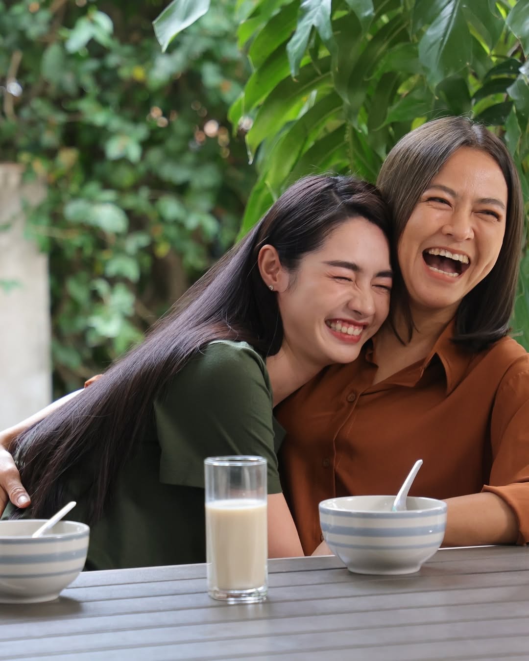 มิ้นท์ - รัญชน์รวี เอื้อกูลวราวัตร