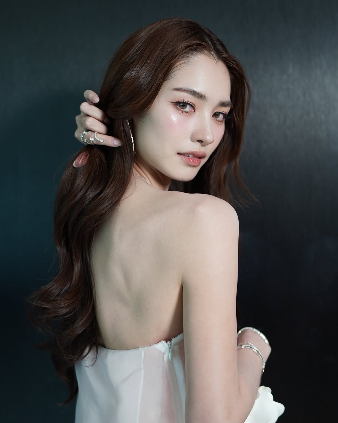 มิ้นท์ - รัญชน์รวี เอื้อกูลวราวัตร