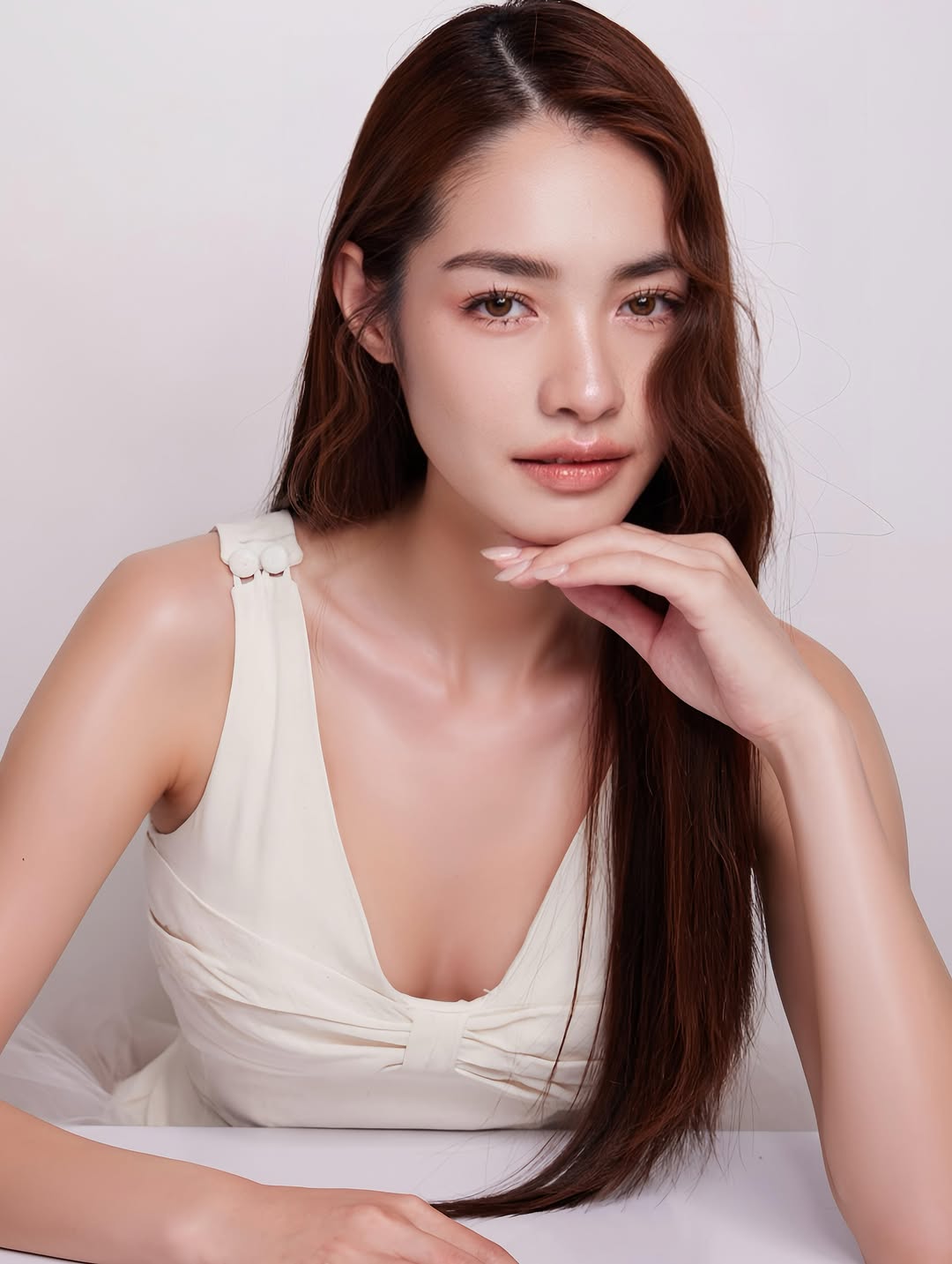 มิ้นท์ - รัญชน์รวี เอื้อกูลวราวัตร