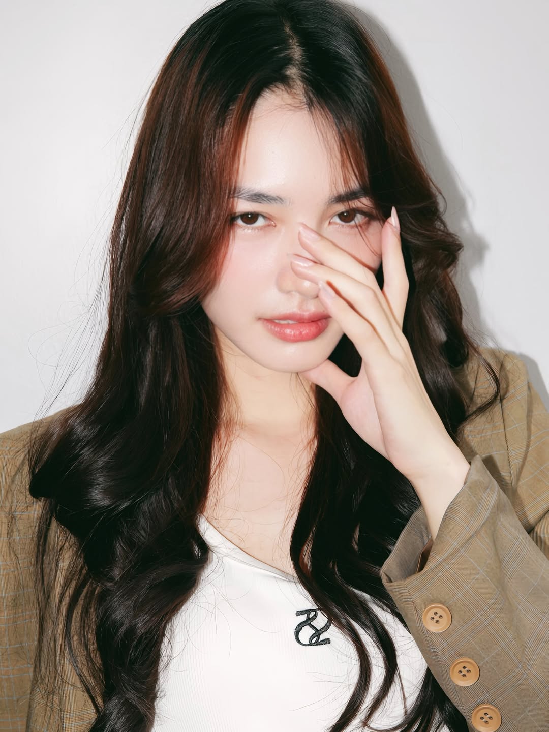 มิ้นท์ - รัญชน์รวี เอื้อกูลวราวัตร