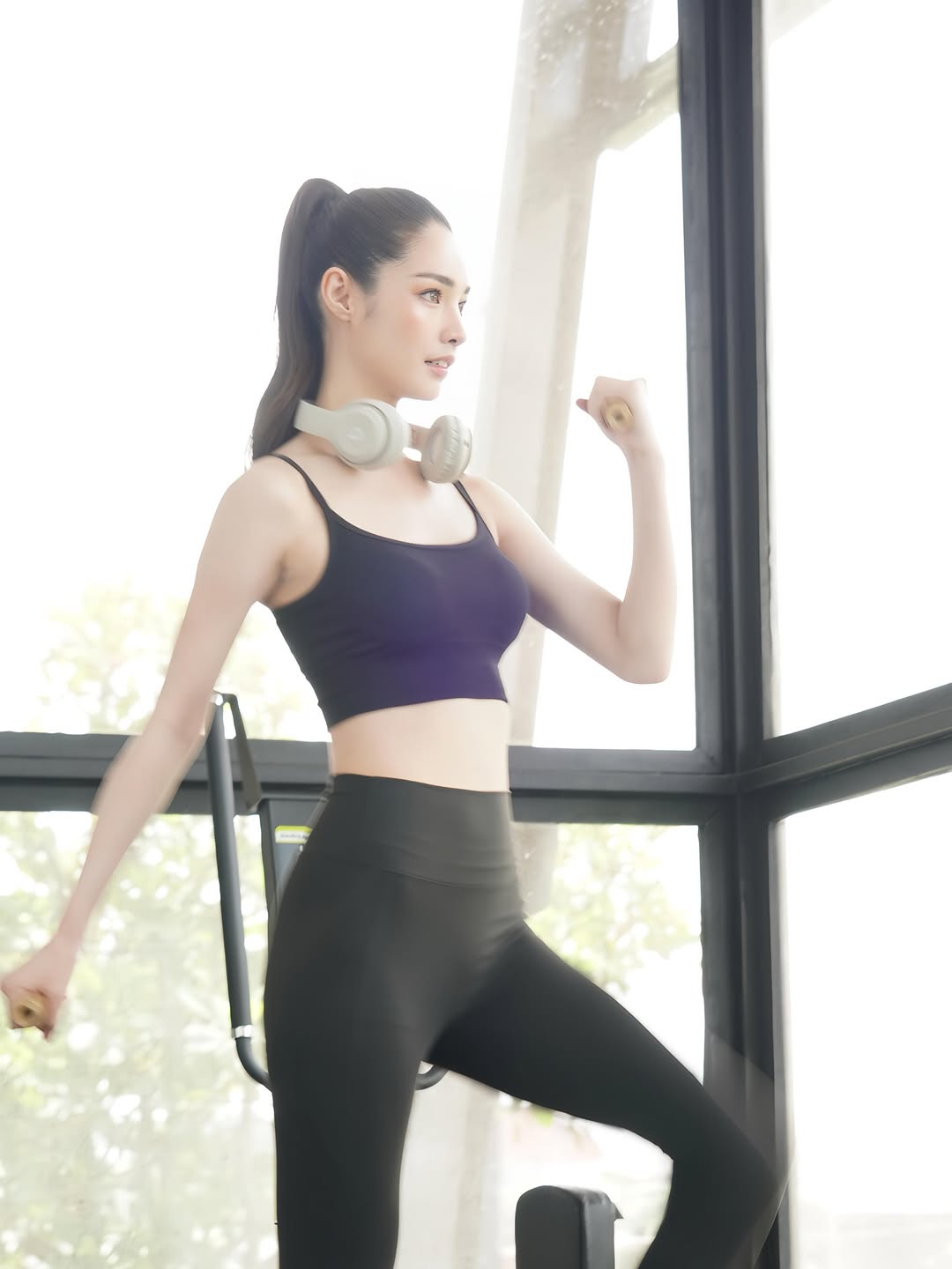มิ้นท์ - รัญชน์รวี เอื้อกูลวราวัตร