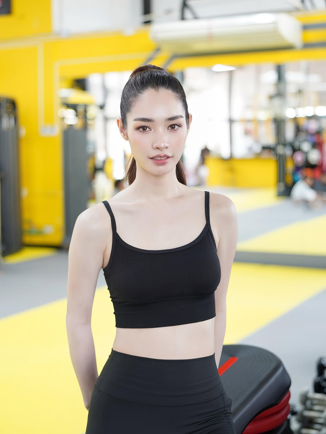 มิ้นท์ - รัญชน์รวี เอื้อกูลวราวัตร