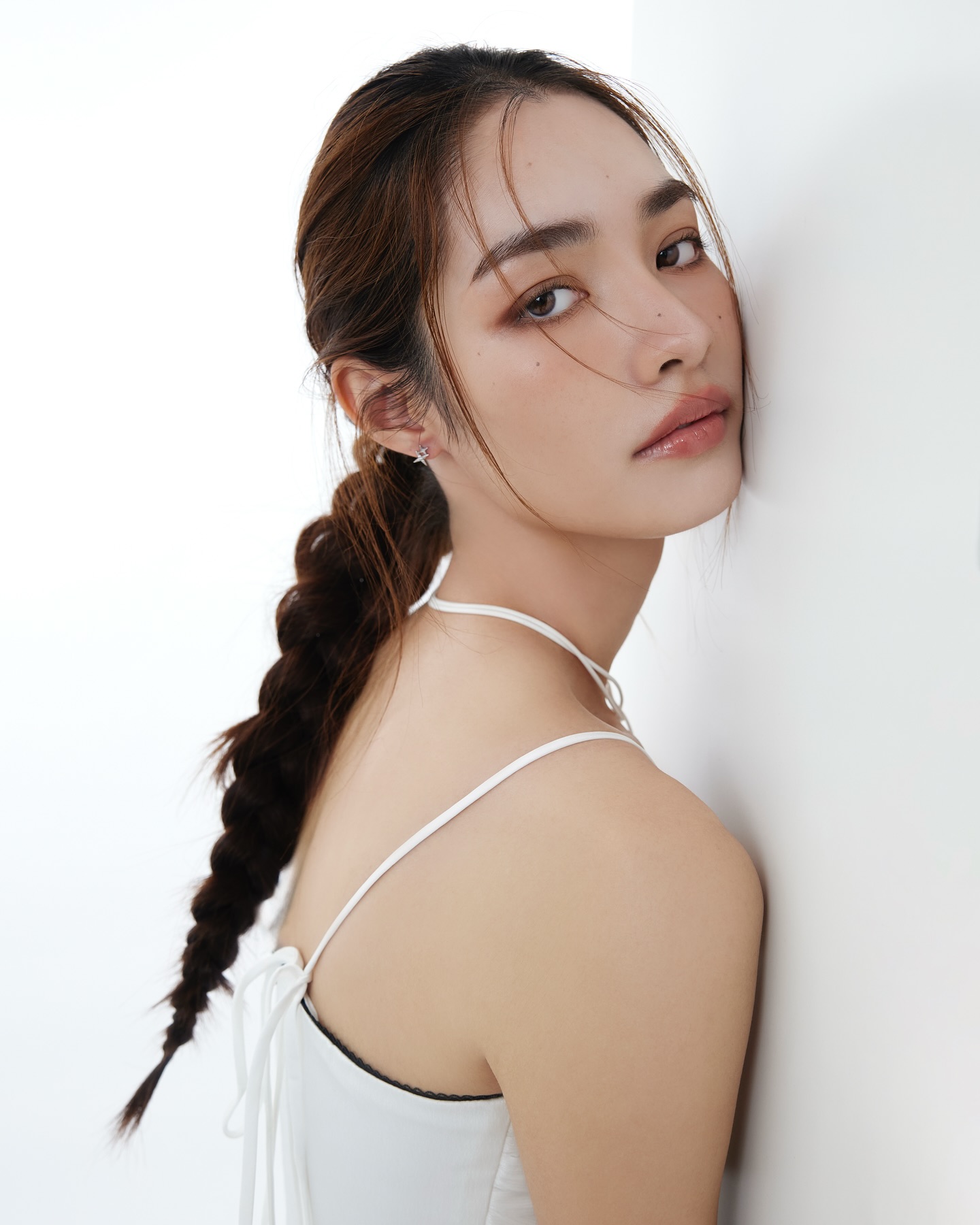 มิ้นท์ - รัญชน์รวี เอื้อกูลวราวัตร