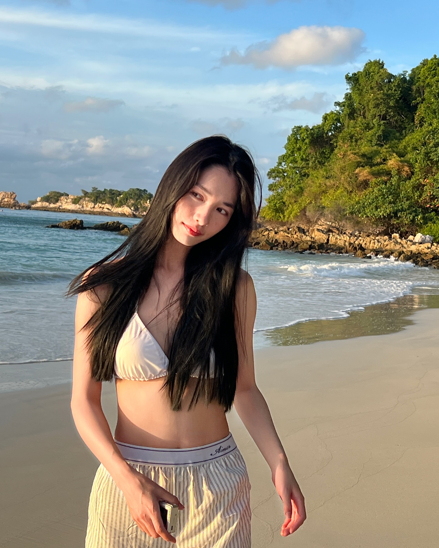 มิ้นท์ - รัญชน์รวี เอื้อกูลวราวัตร