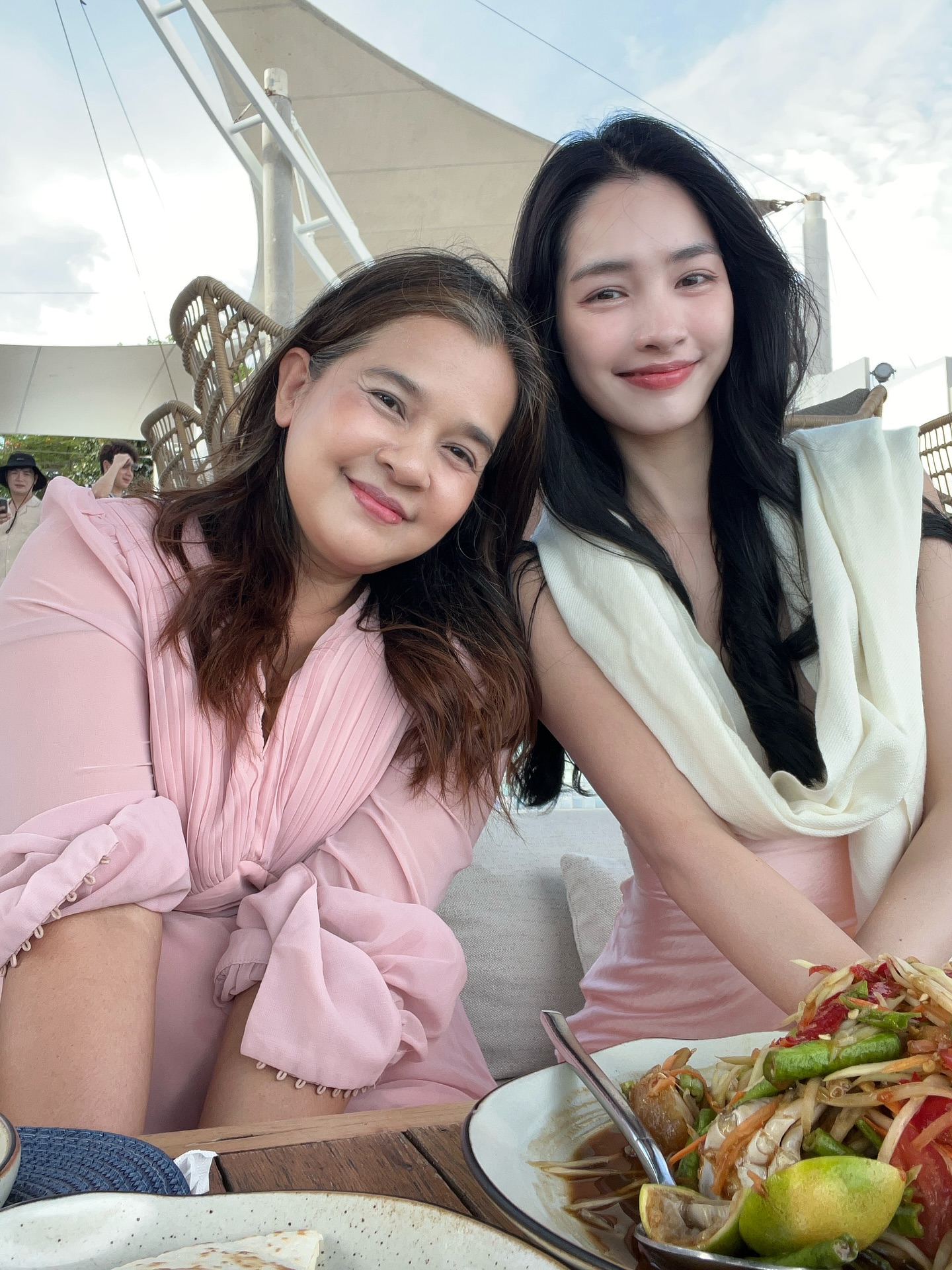 มิ้นท์ - รัญชน์รวี เอื้อกูลวราวัตร