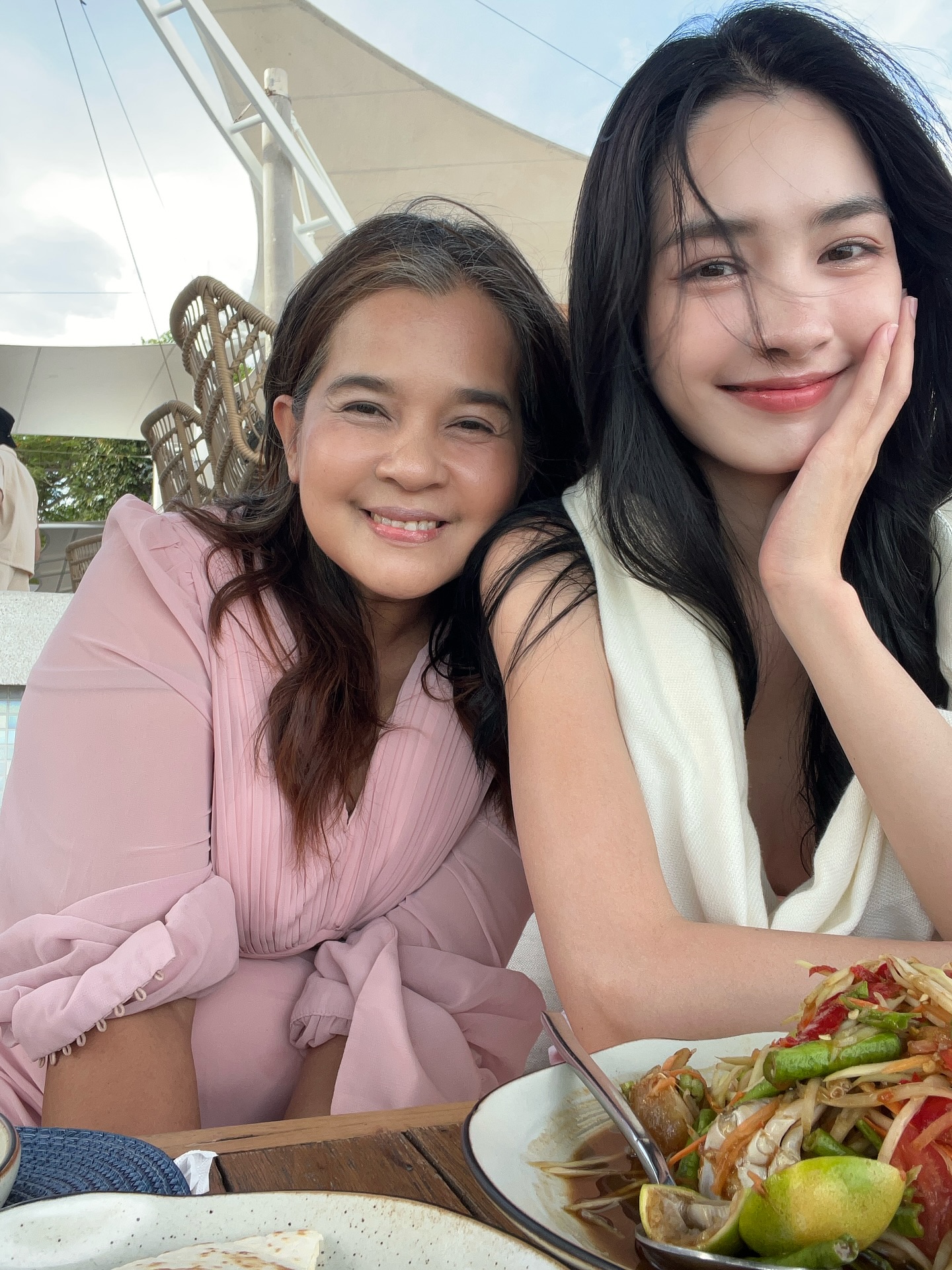 มิ้นท์ - รัญชน์รวี เอื้อกูลวราวัตร